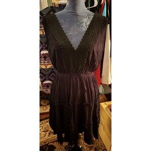 Justify Size Small Women’s Crepe Pullover Dress 36” Bust Appliqué